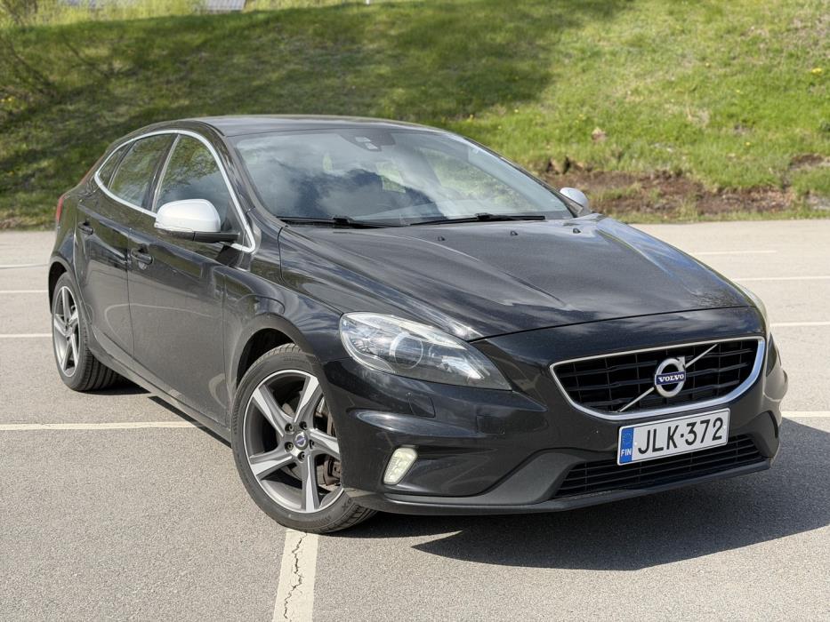 VOLVO V40 2016