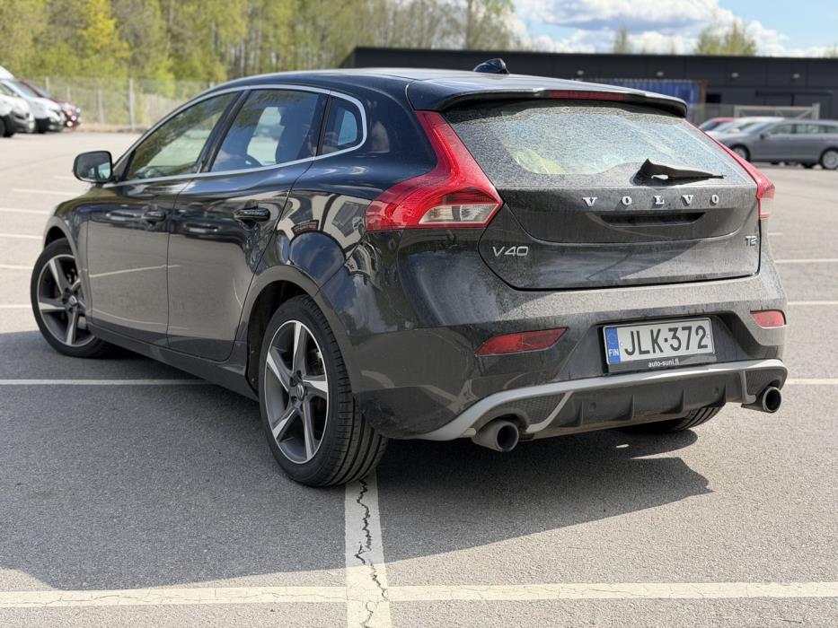 VOLVO V40 2016