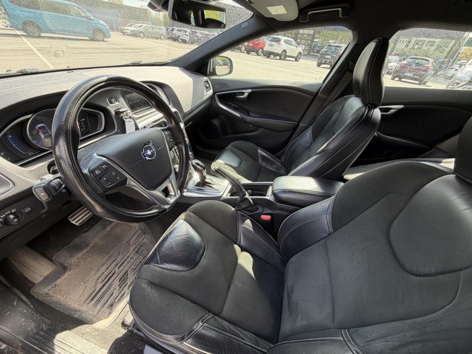 VOLVO V40 2016