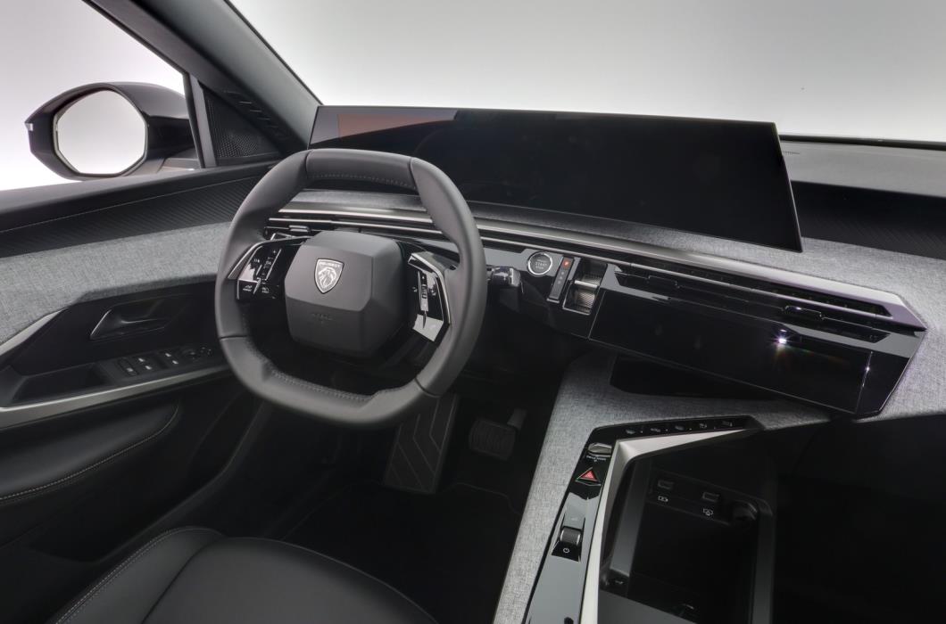 PEUGEOT E-3008 2025