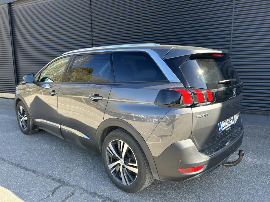 PEUGEOT 5008 2019