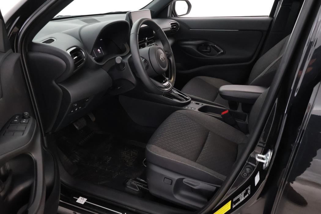 TOYOTA Yaris Cross 2025