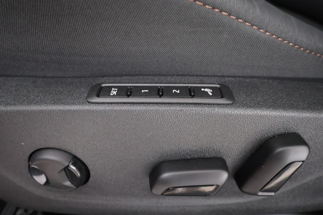 SKODA Enyaq 2025