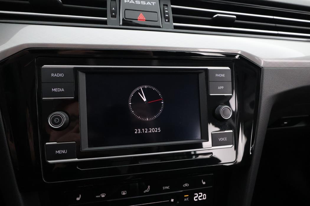 VOLKSWAGEN Passat 2022