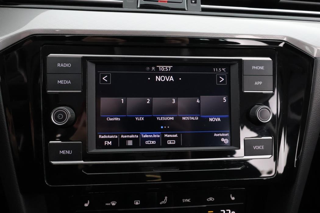 VOLKSWAGEN Passat 2022