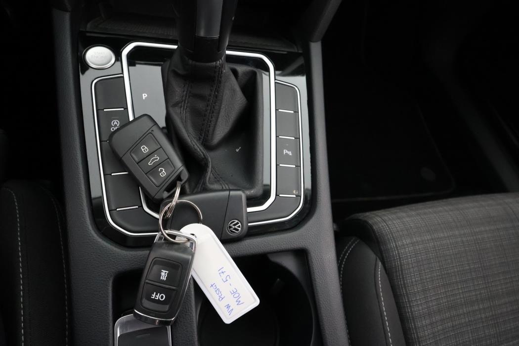 VOLKSWAGEN Passat 2022