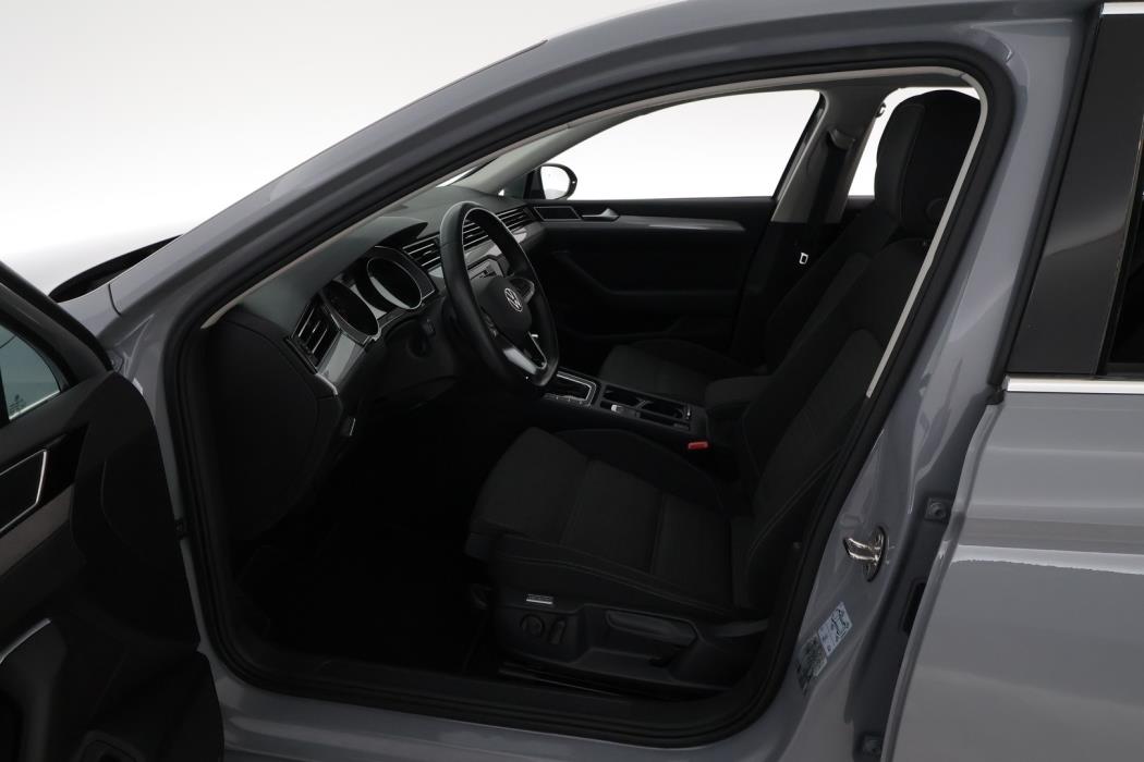 VOLKSWAGEN Passat 2022