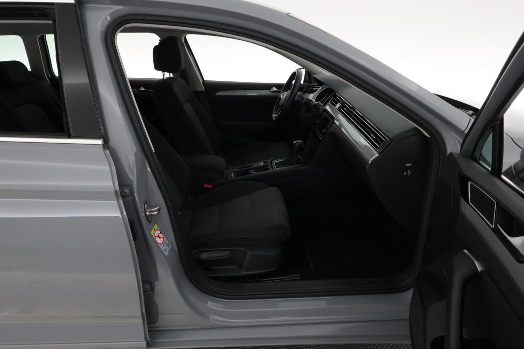 VOLKSWAGEN Passat 2022