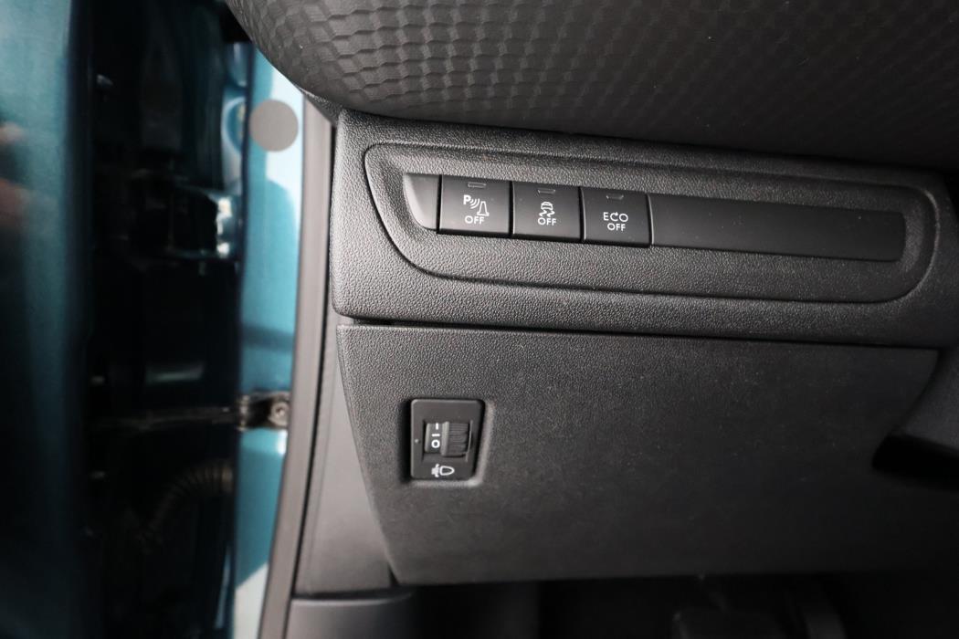 PEUGEOT 2008 2016