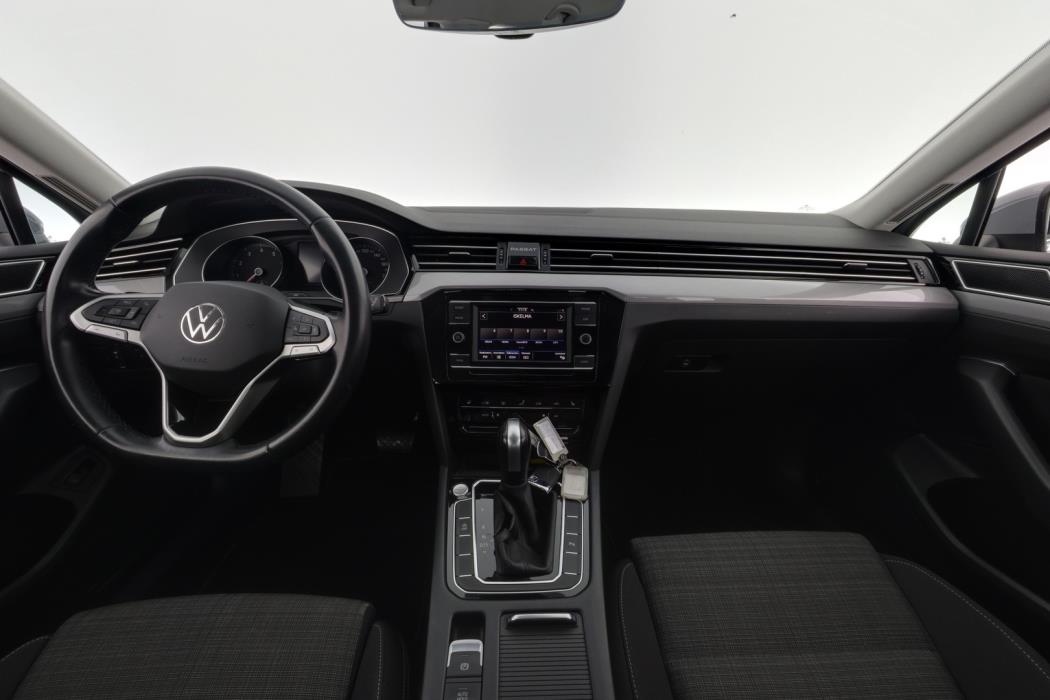 VOLKSWAGEN Passat 2022