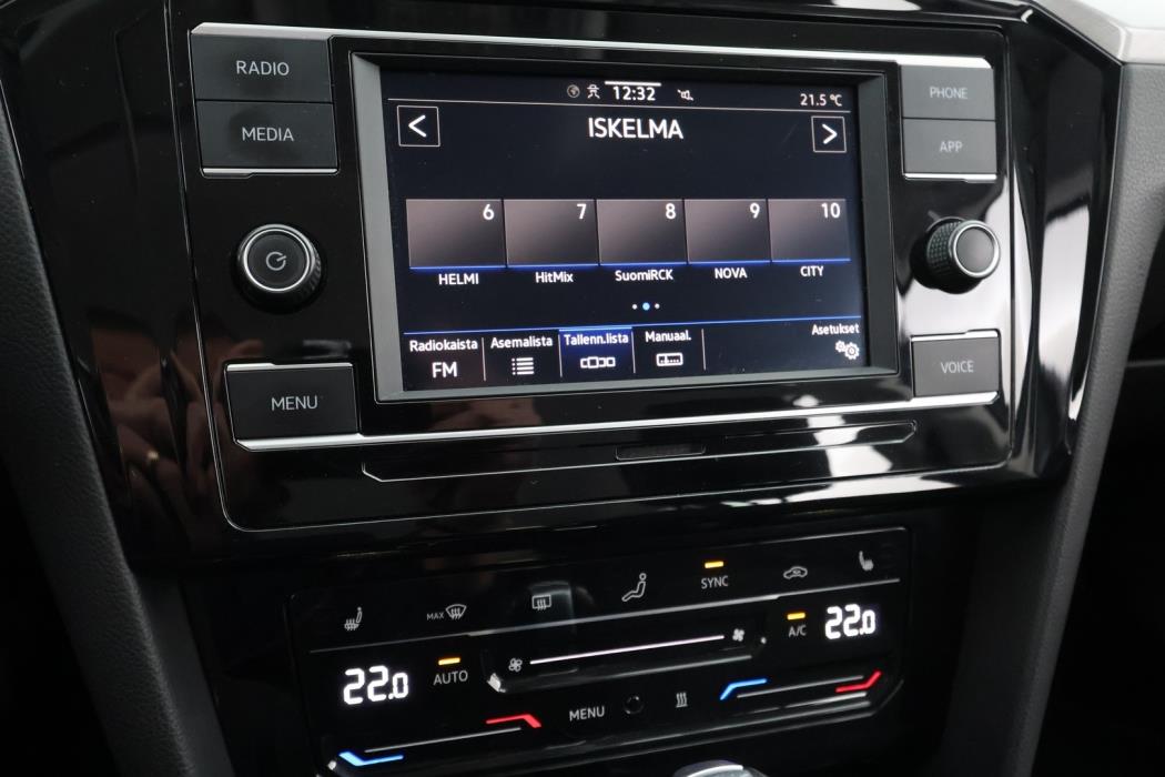 VOLKSWAGEN Passat 2022