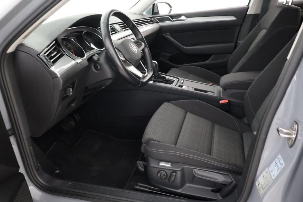 VOLKSWAGEN Passat 2022