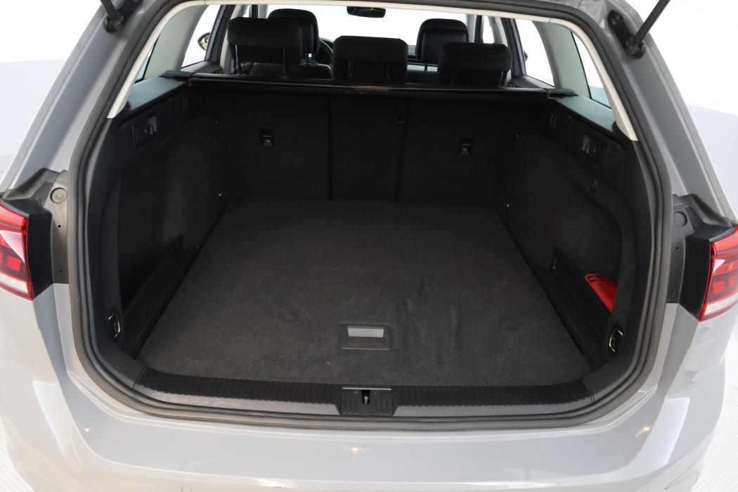 VOLKSWAGEN Passat 2022