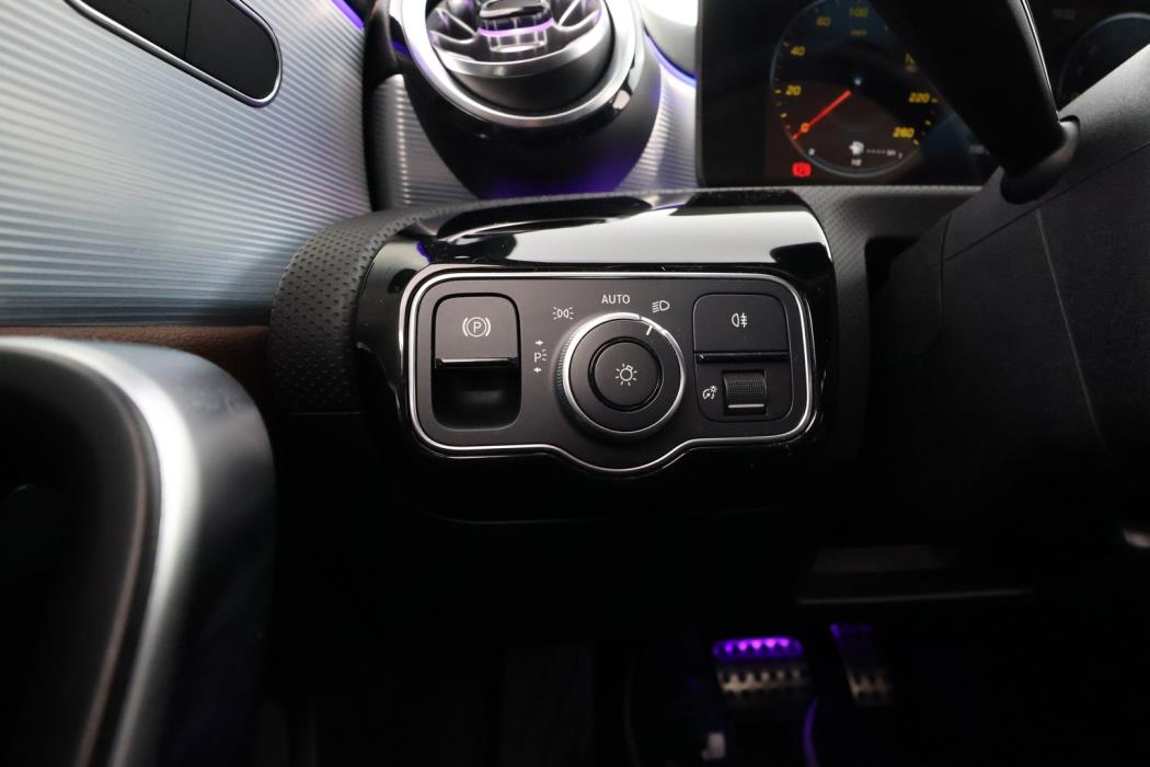 MERCEDES-BENZ A 2022