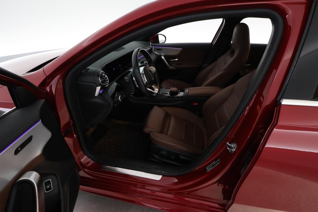 MERCEDES-BENZ A 2022