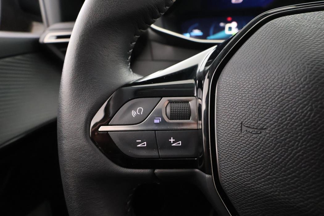 PEUGEOT e-208 2023