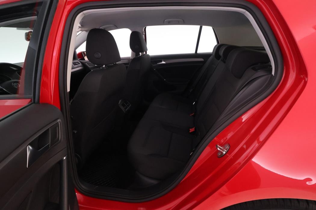 VOLKSWAGEN Golf 2013