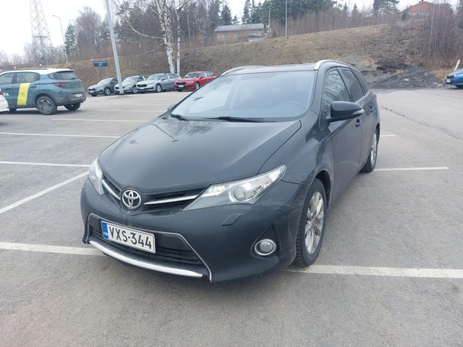 TOYOTA Auris 2015