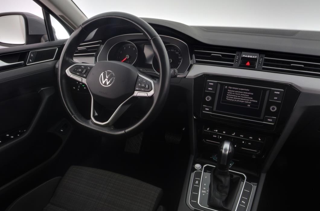 VOLKSWAGEN Passat 2022