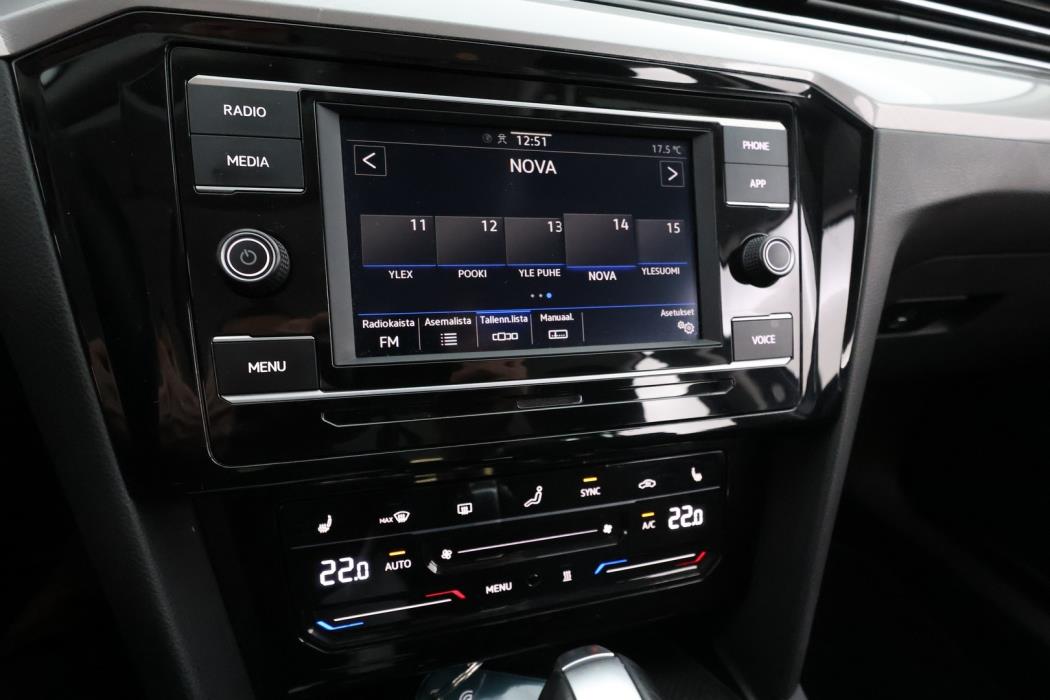 VOLKSWAGEN Passat 2022