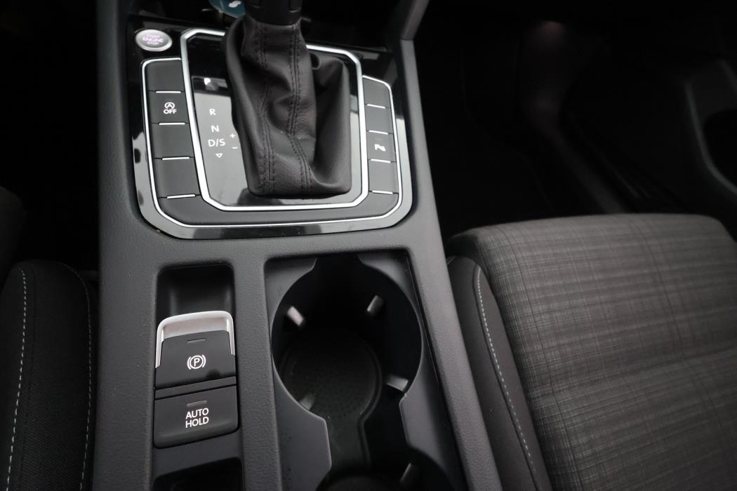 VOLKSWAGEN Passat 2022