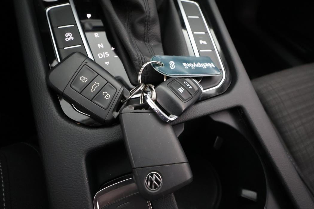 VOLKSWAGEN Passat 2022