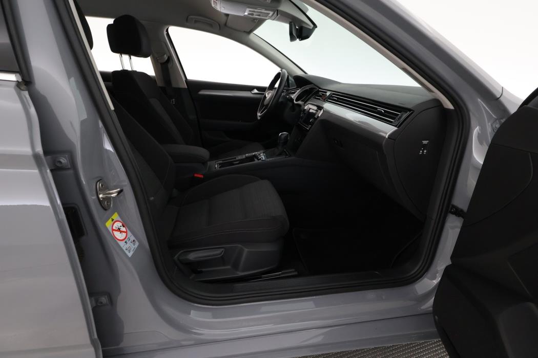 VOLKSWAGEN Passat 2022