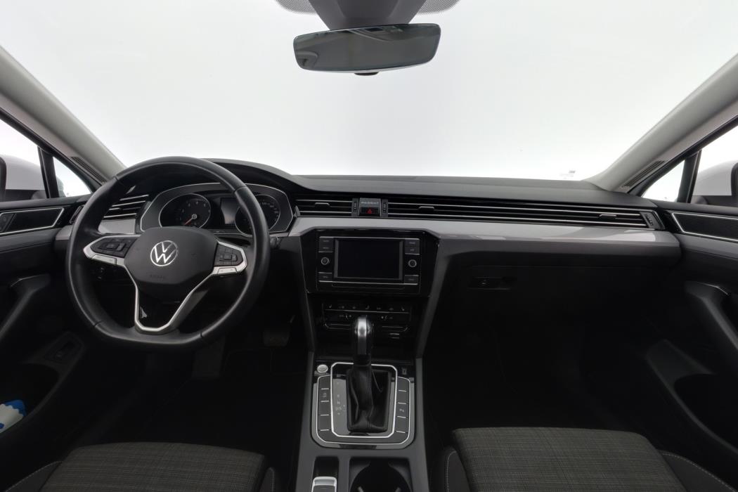 VOLKSWAGEN Passat 2022