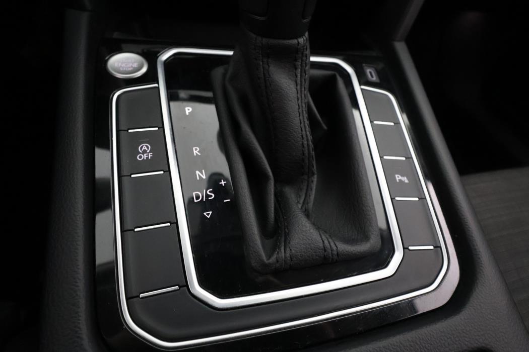 VOLKSWAGEN Passat 2022