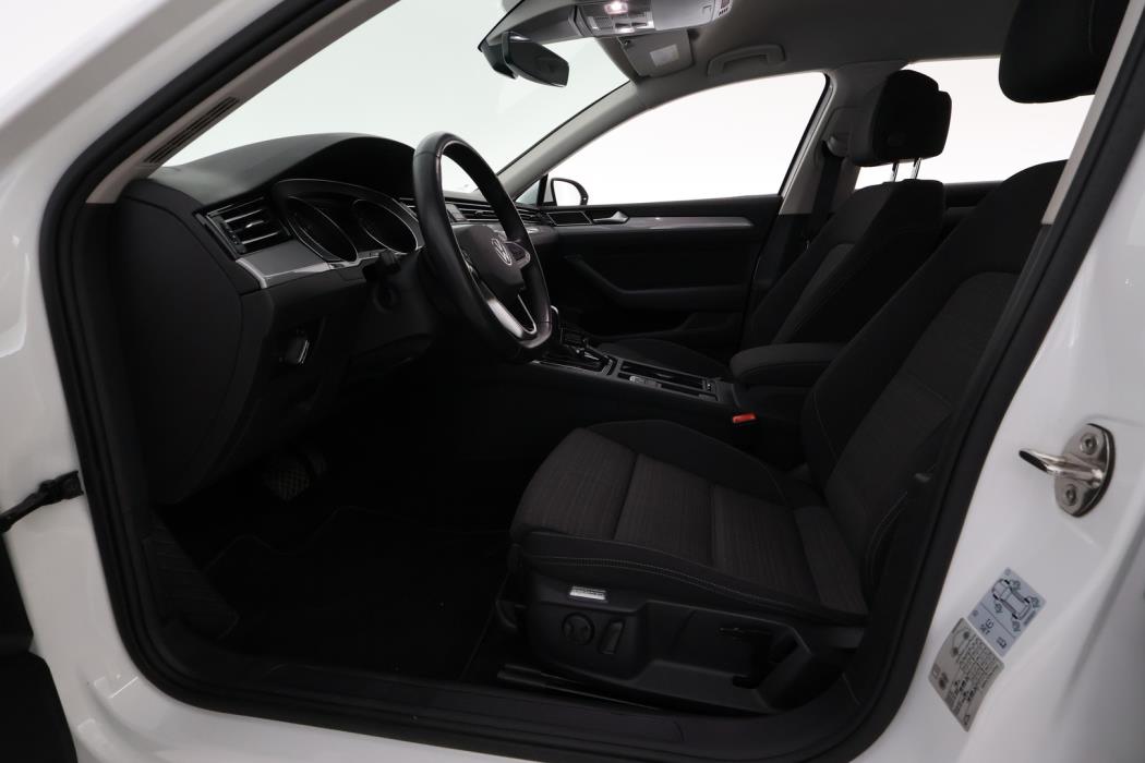 VOLKSWAGEN Passat 2022