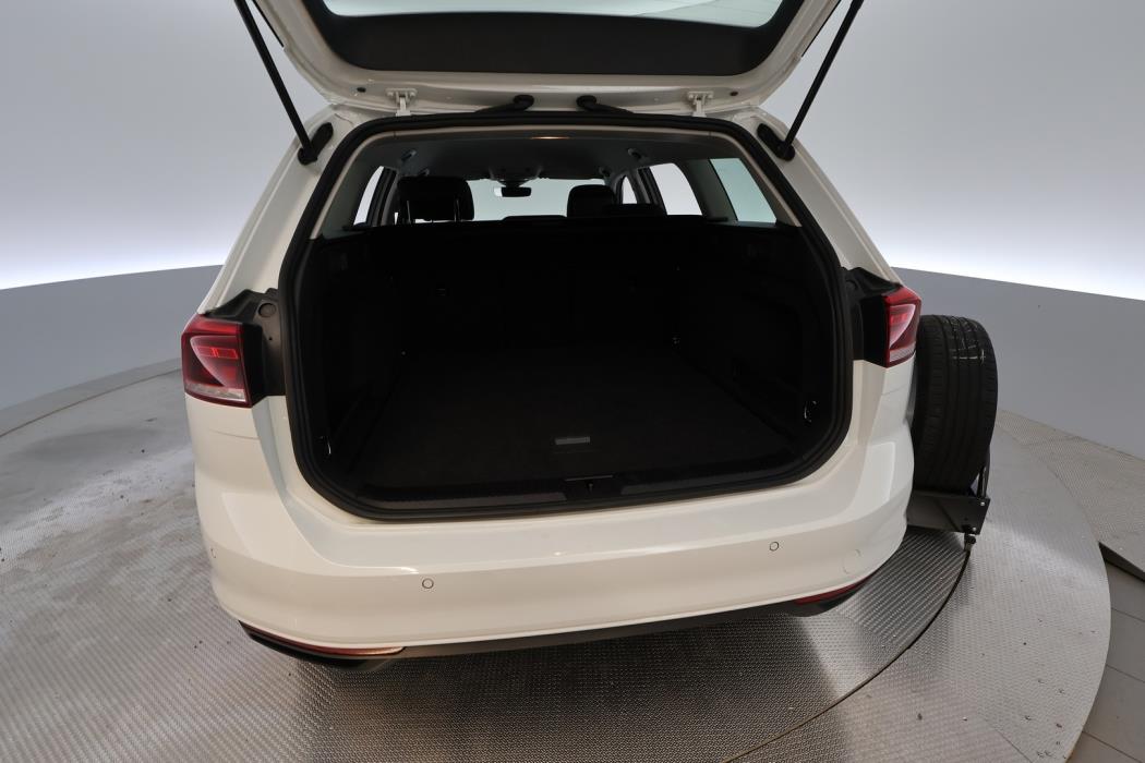 VOLKSWAGEN Passat 2022