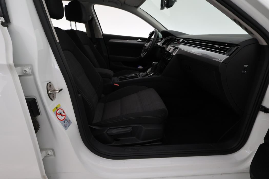 VOLKSWAGEN Passat 2022