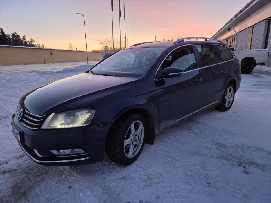 VOLKSWAGEN Passat 2011