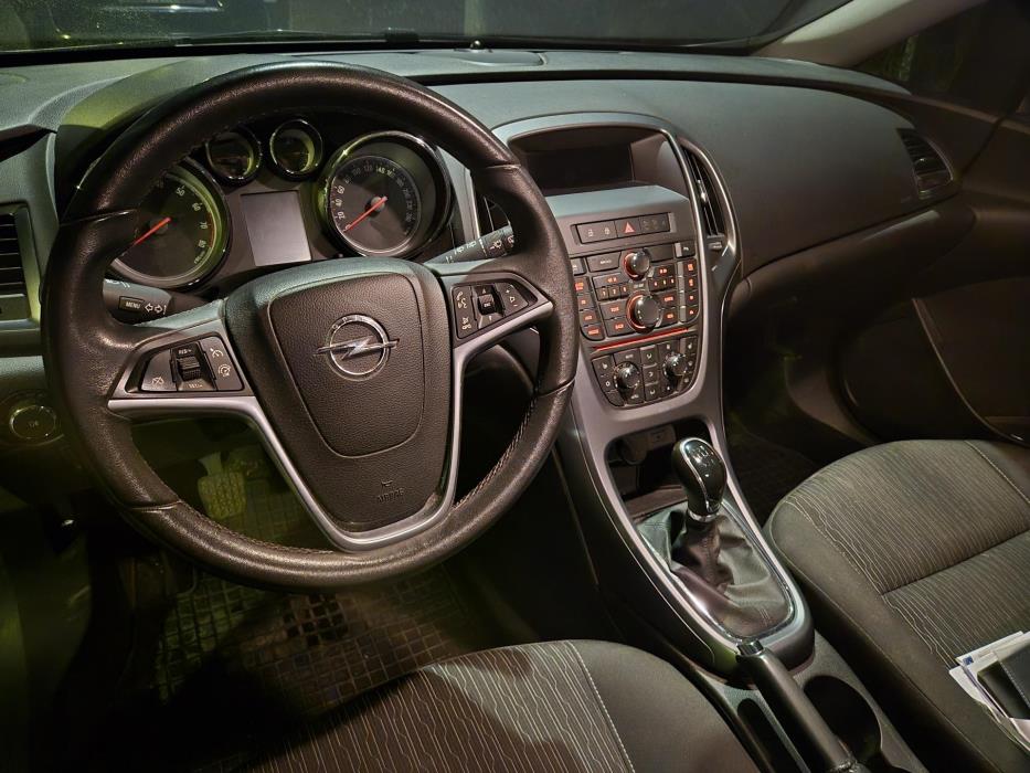 OPEL Astra 2013