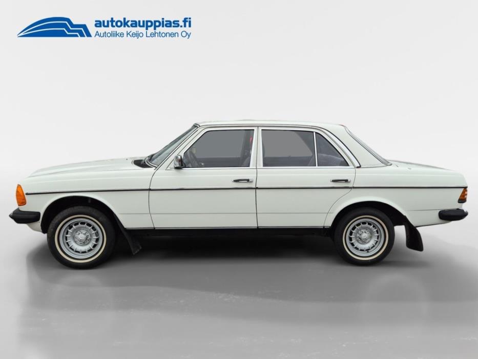 MERCEDES-BENZ 220 1977