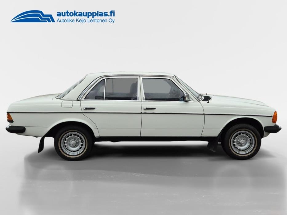 MERCEDES-BENZ 220 1977