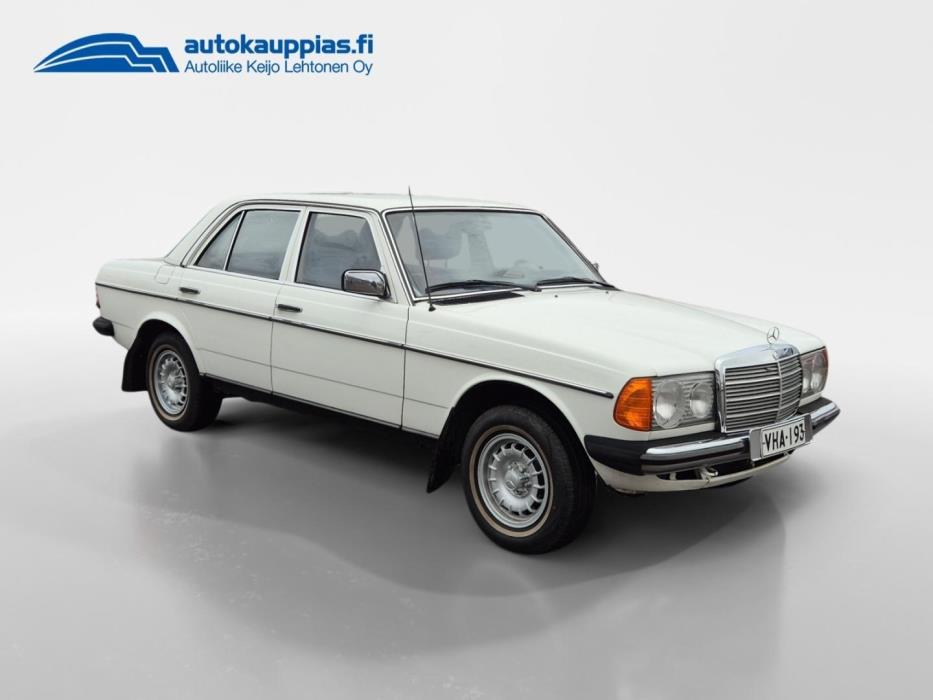 MERCEDES-BENZ 220 1977