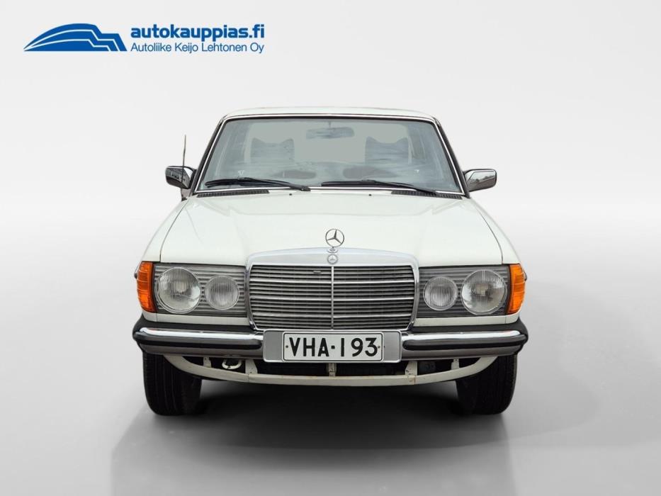 MERCEDES-BENZ 220 1977