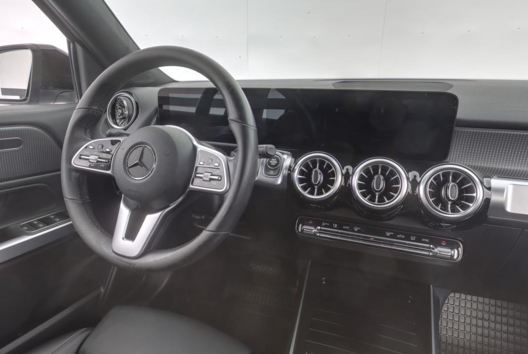MERCEDES-BENZ GLB 2021