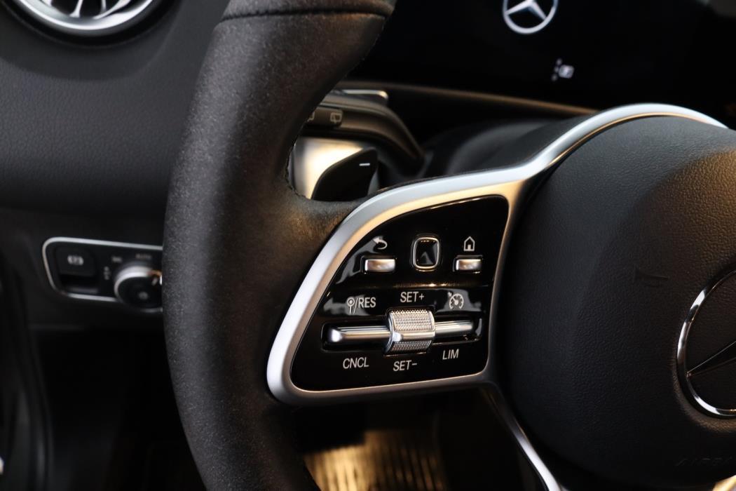 MERCEDES-BENZ GLB 2021
