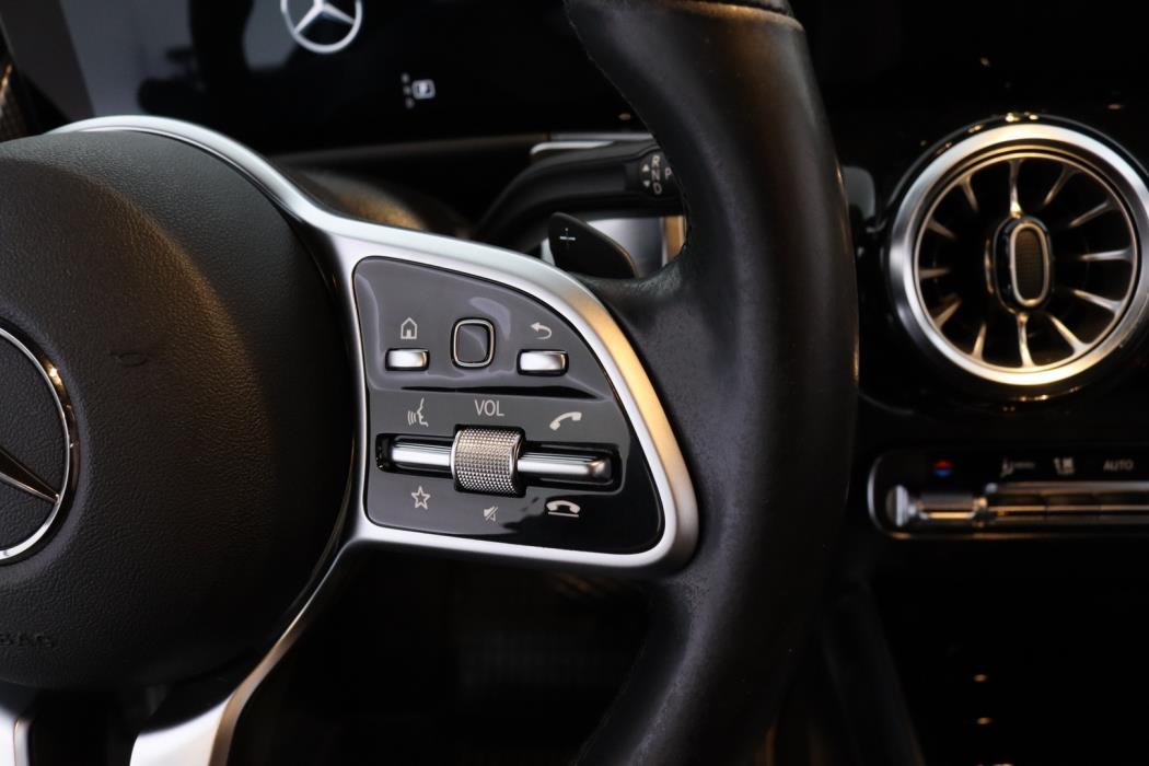 MERCEDES-BENZ GLB 2021