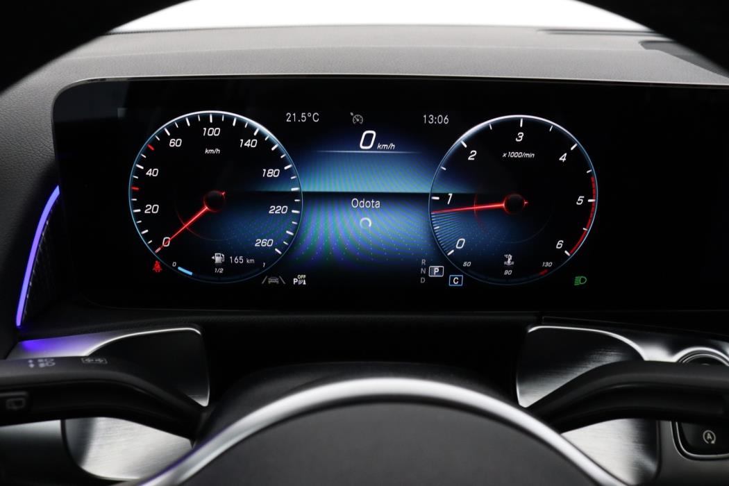 MERCEDES-BENZ GLB 2021