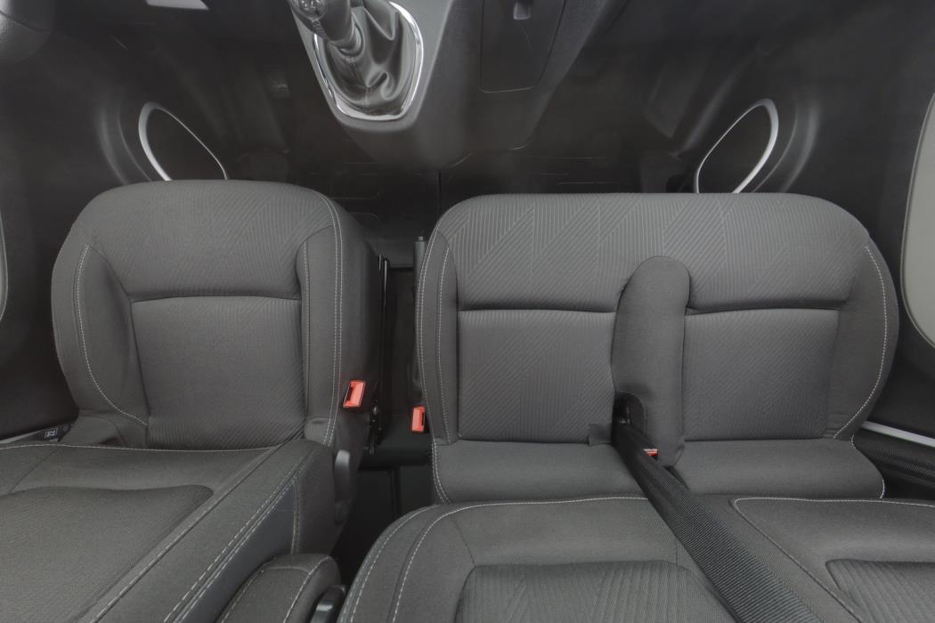 NISSAN NV300 2019