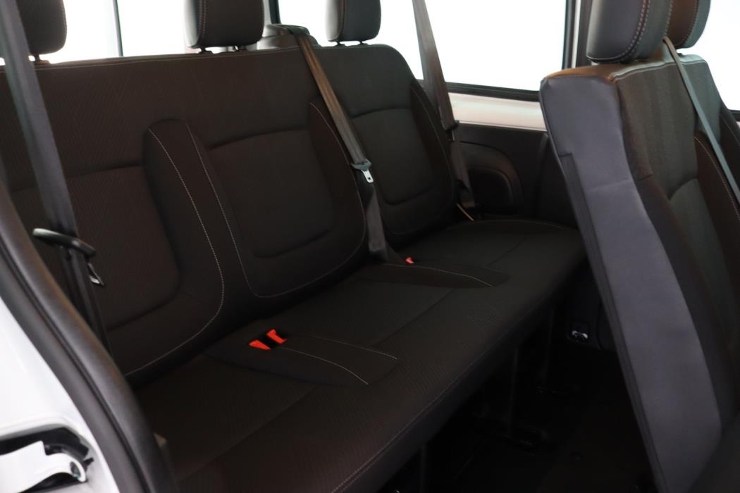 NISSAN NV300 2019