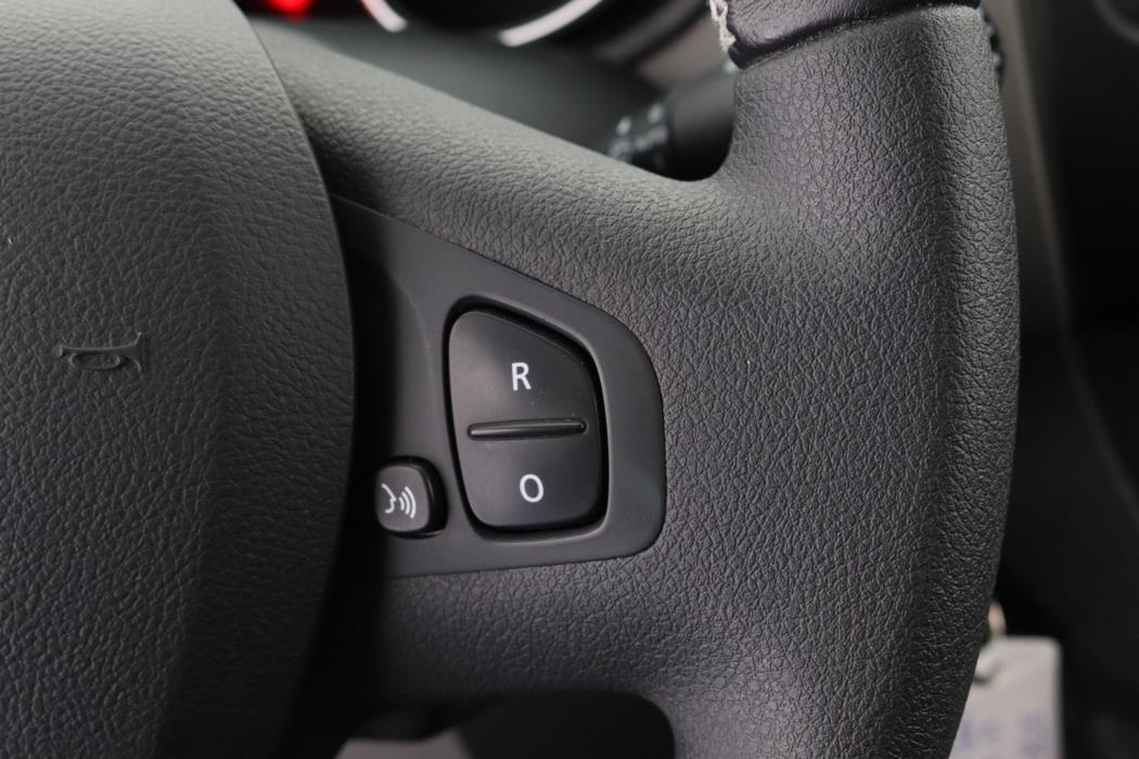 NISSAN NV300 2019