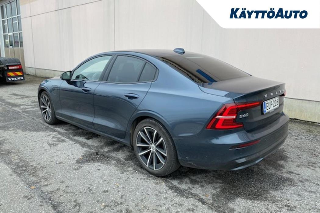 VOLVO S60 2023