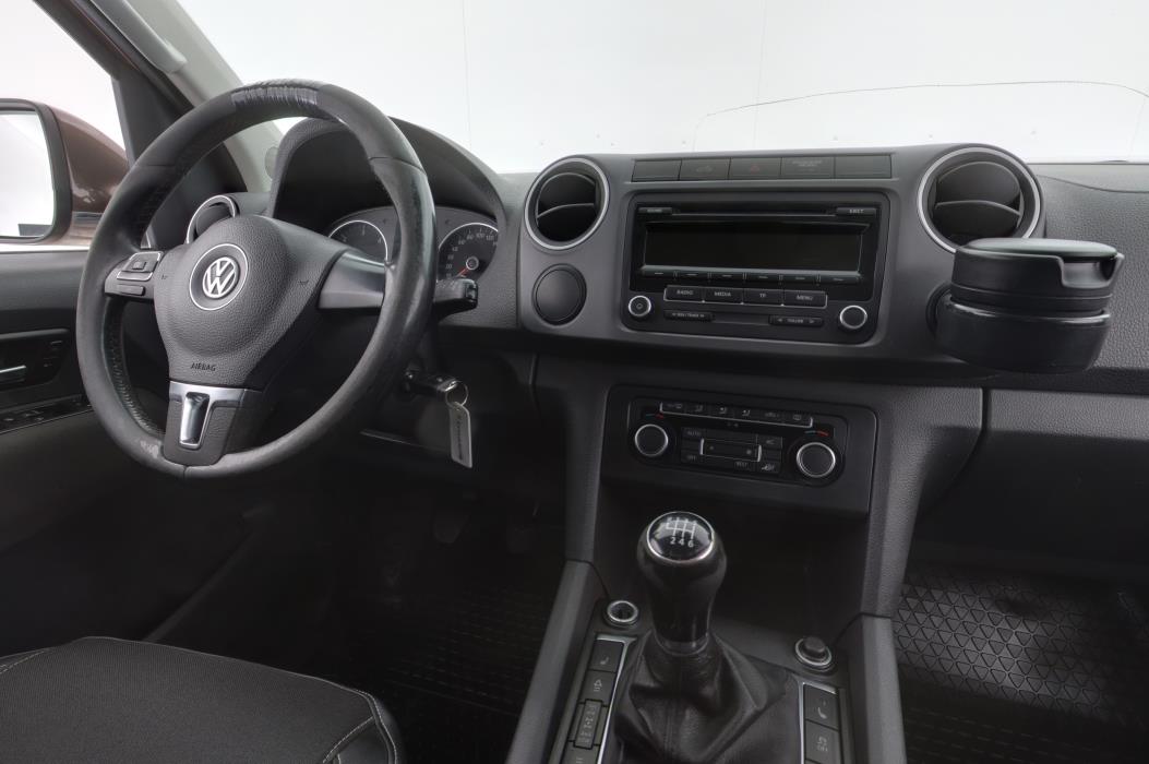 VOLKSWAGEN Amarok 2012