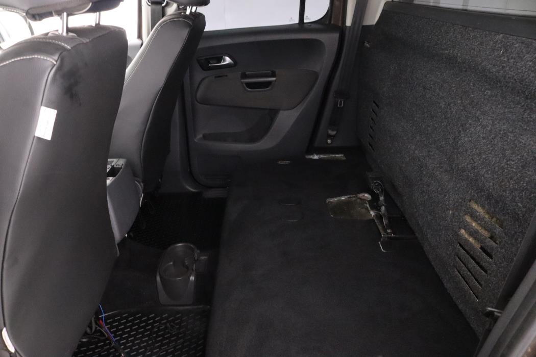 VOLKSWAGEN Amarok 2012