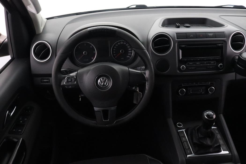 VOLKSWAGEN Amarok 2012