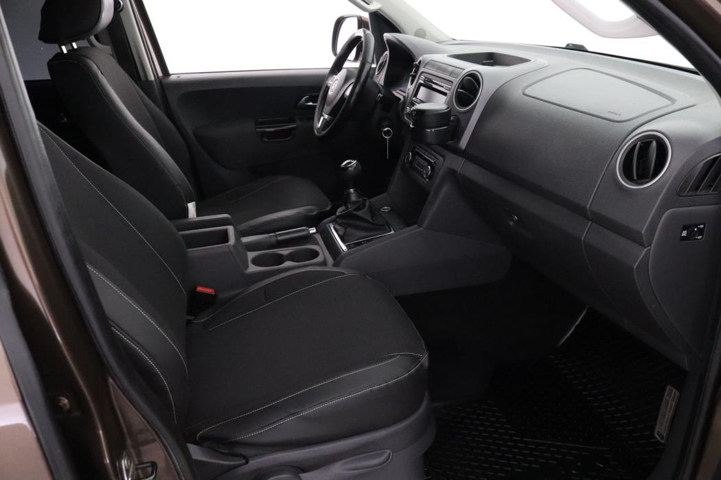 VOLKSWAGEN Amarok 2012